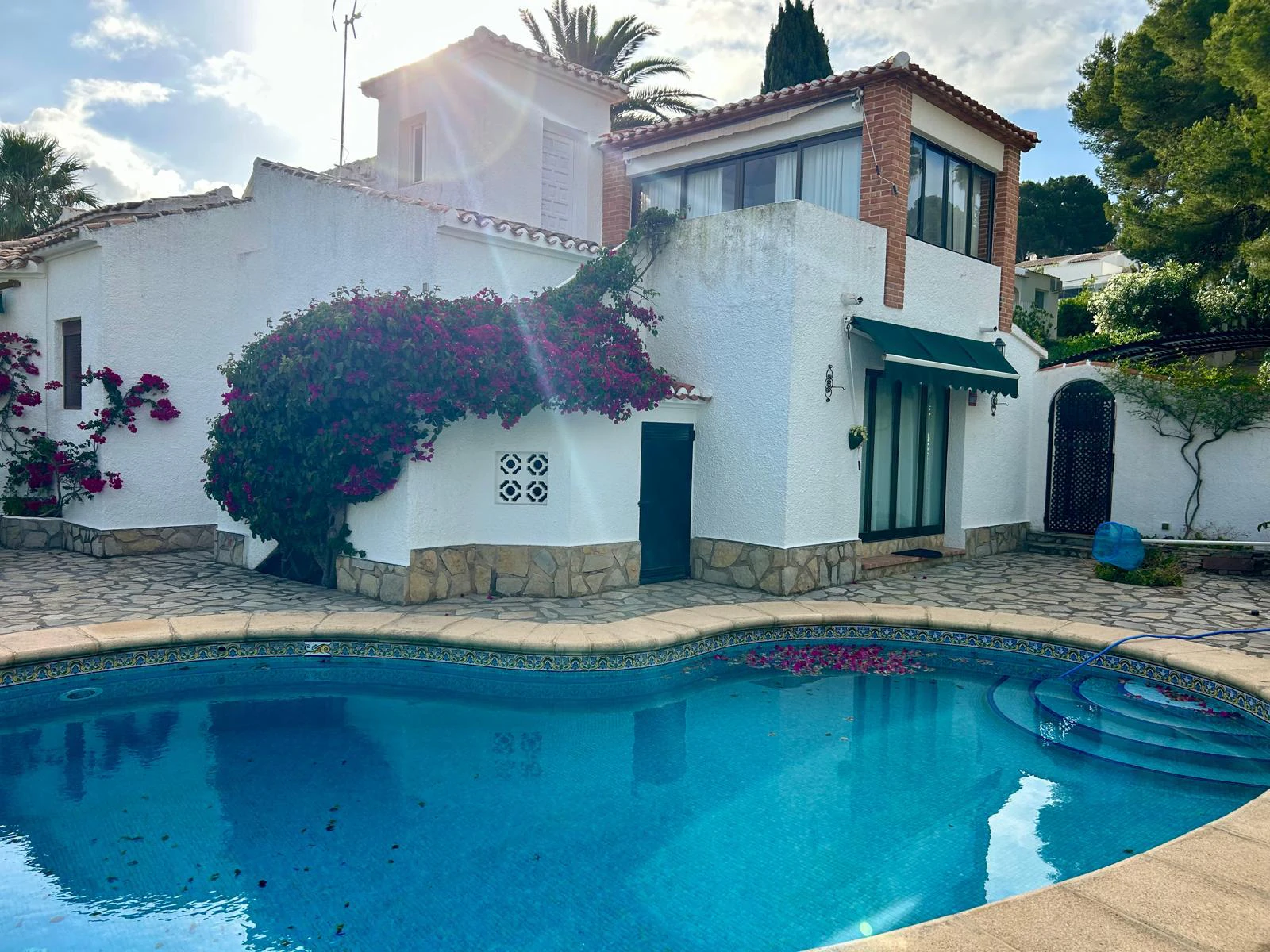Villa mediterránea con encanto y vistas abiertas al Montgó – Jávea