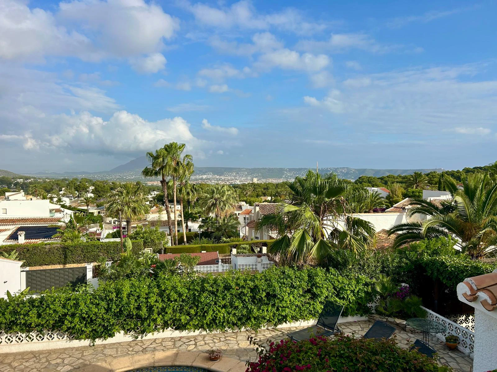 Villa mediterránea con encanto y vistas abiertas al Montgó – Jávea