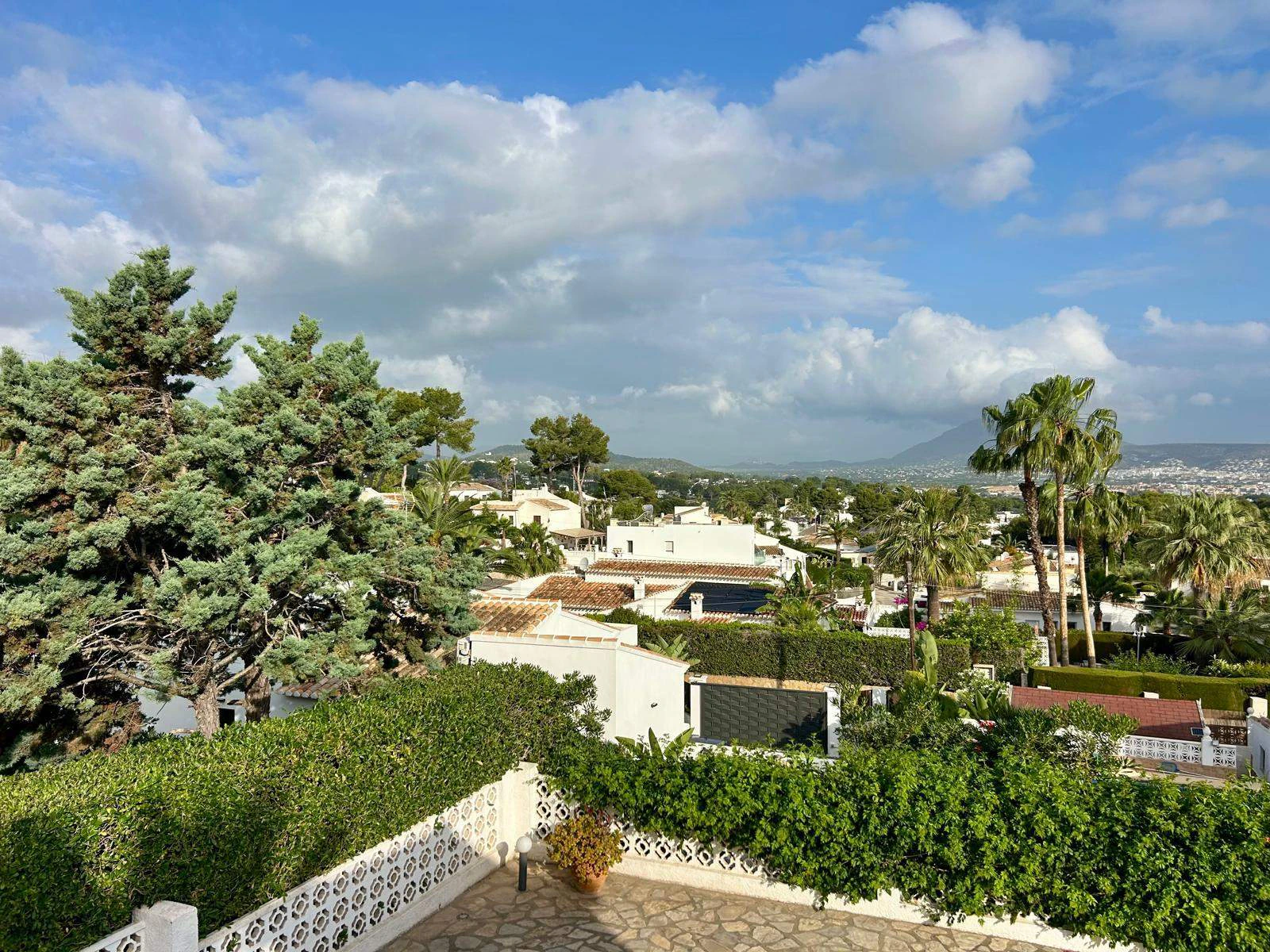 Villa mediterránea con encanto y vistas abiertas al Montgó – Jávea