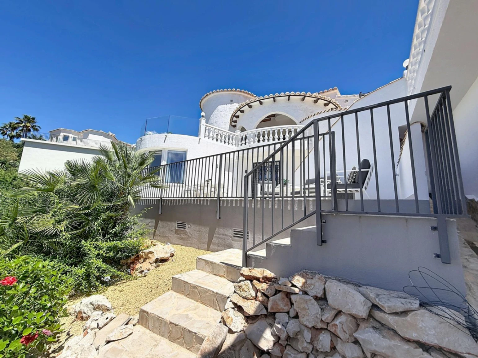 Villa independiente con vistas al mar y piscina climatizada Kalmias Cumbre del Sol Costa Blanca Norte