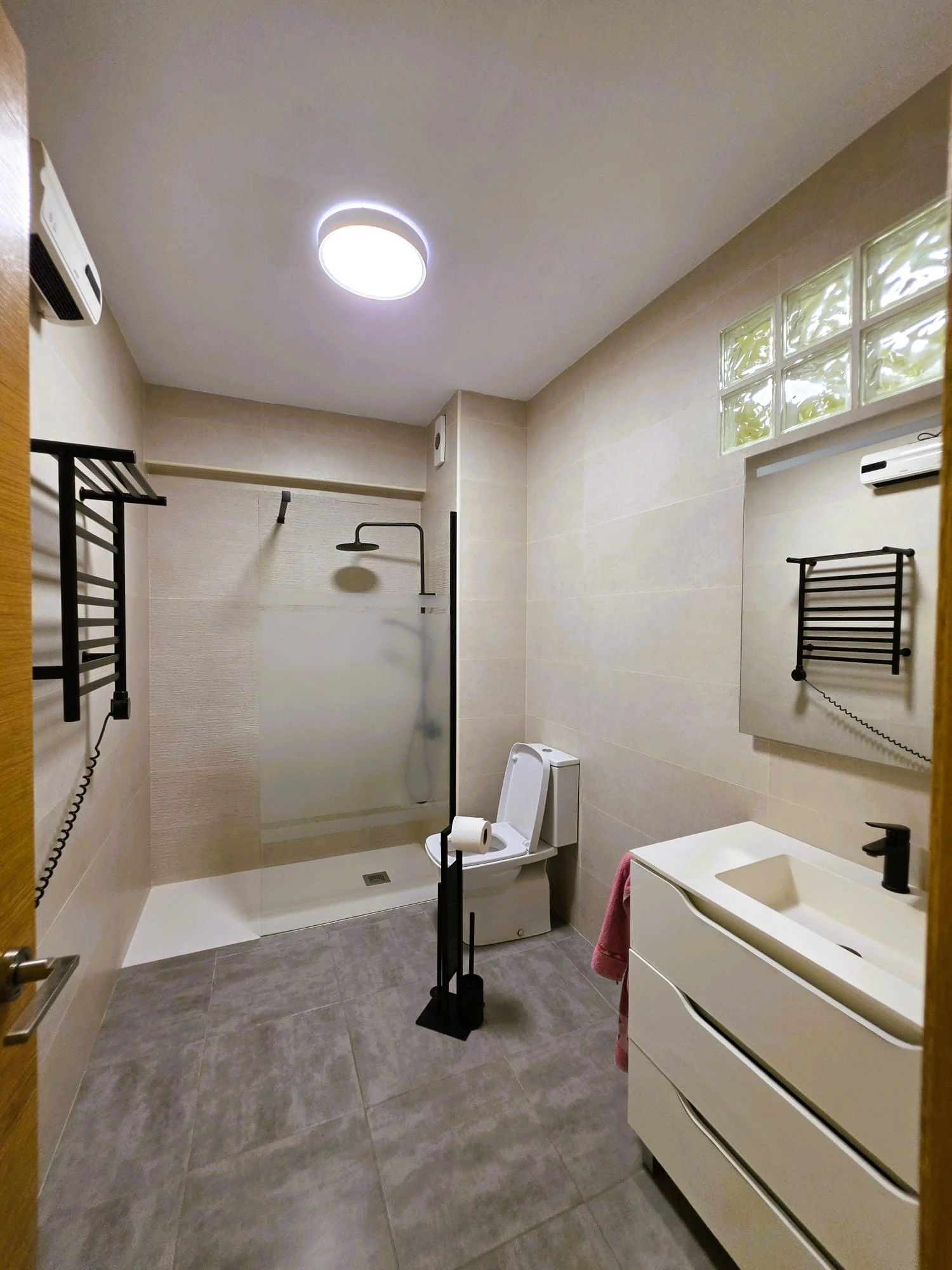 Amplio apartamento de 4 habitaciones en venta - Jalón
