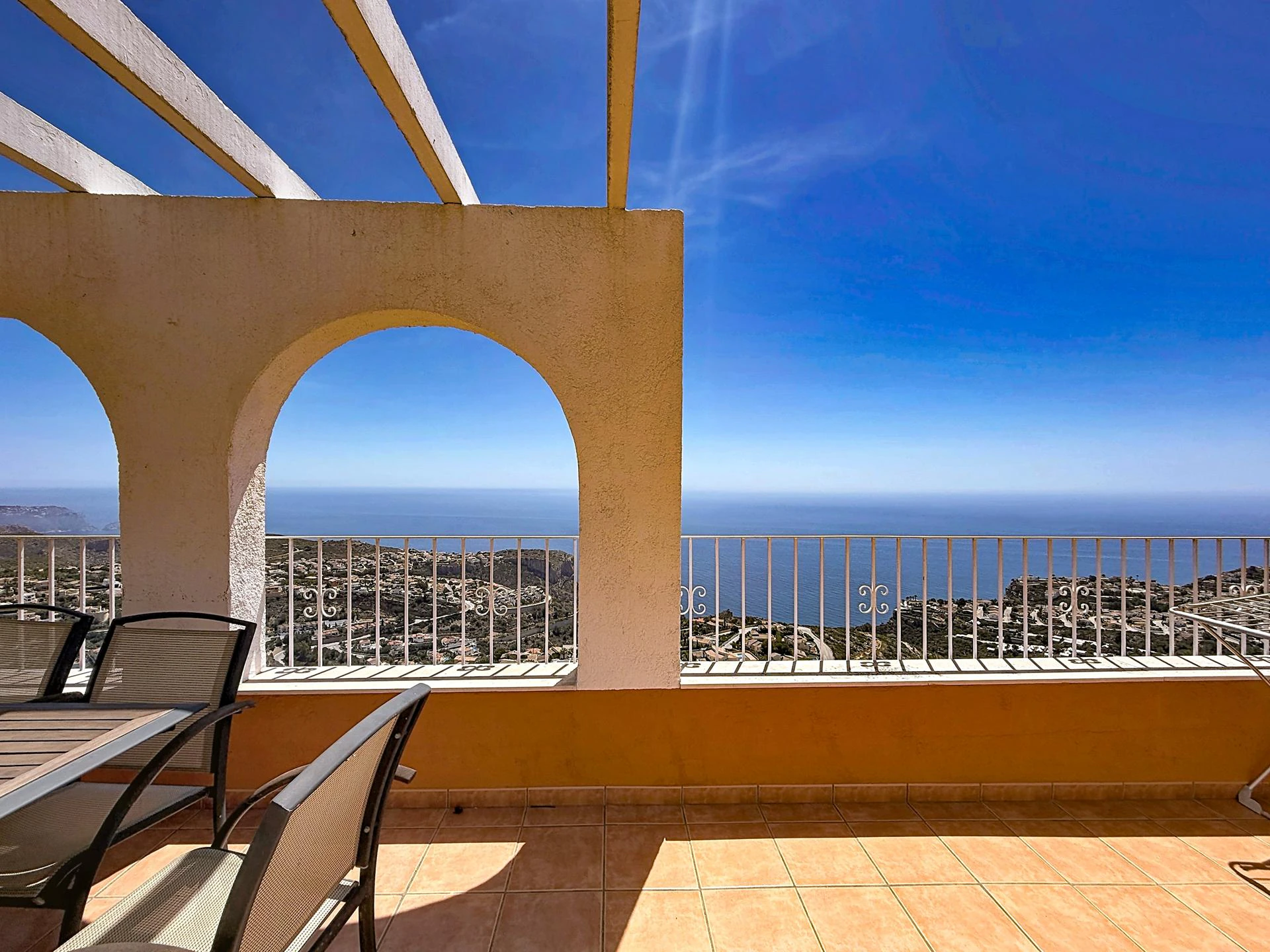 Apartamento dúplex en Pueblo Panorama, Cumbre del Sol, con vistas al mar y al Portet de Moraira