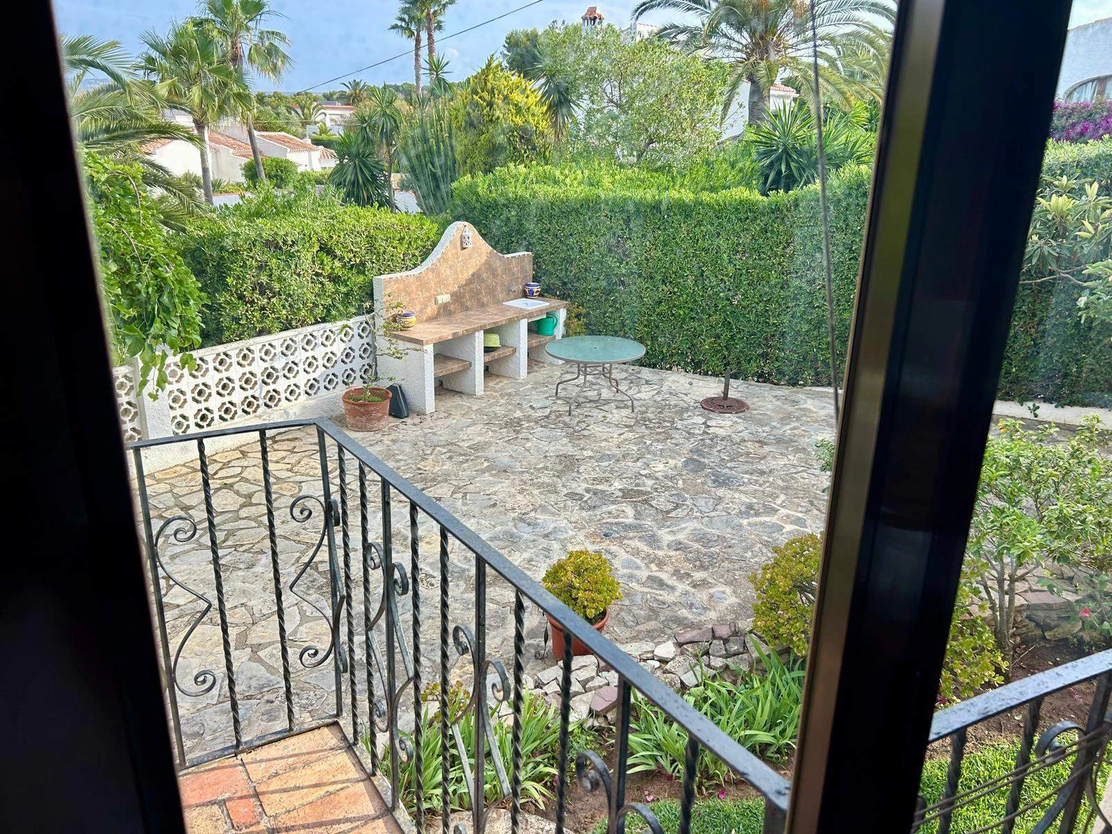 Villa mediterránea con encanto y vistas abiertas al Montgó – Jávea