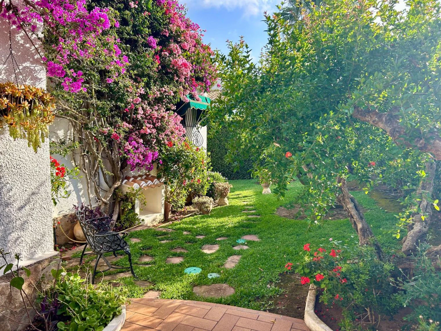 Villa mediterránea con encanto y vistas abiertas al Montgó – Jávea