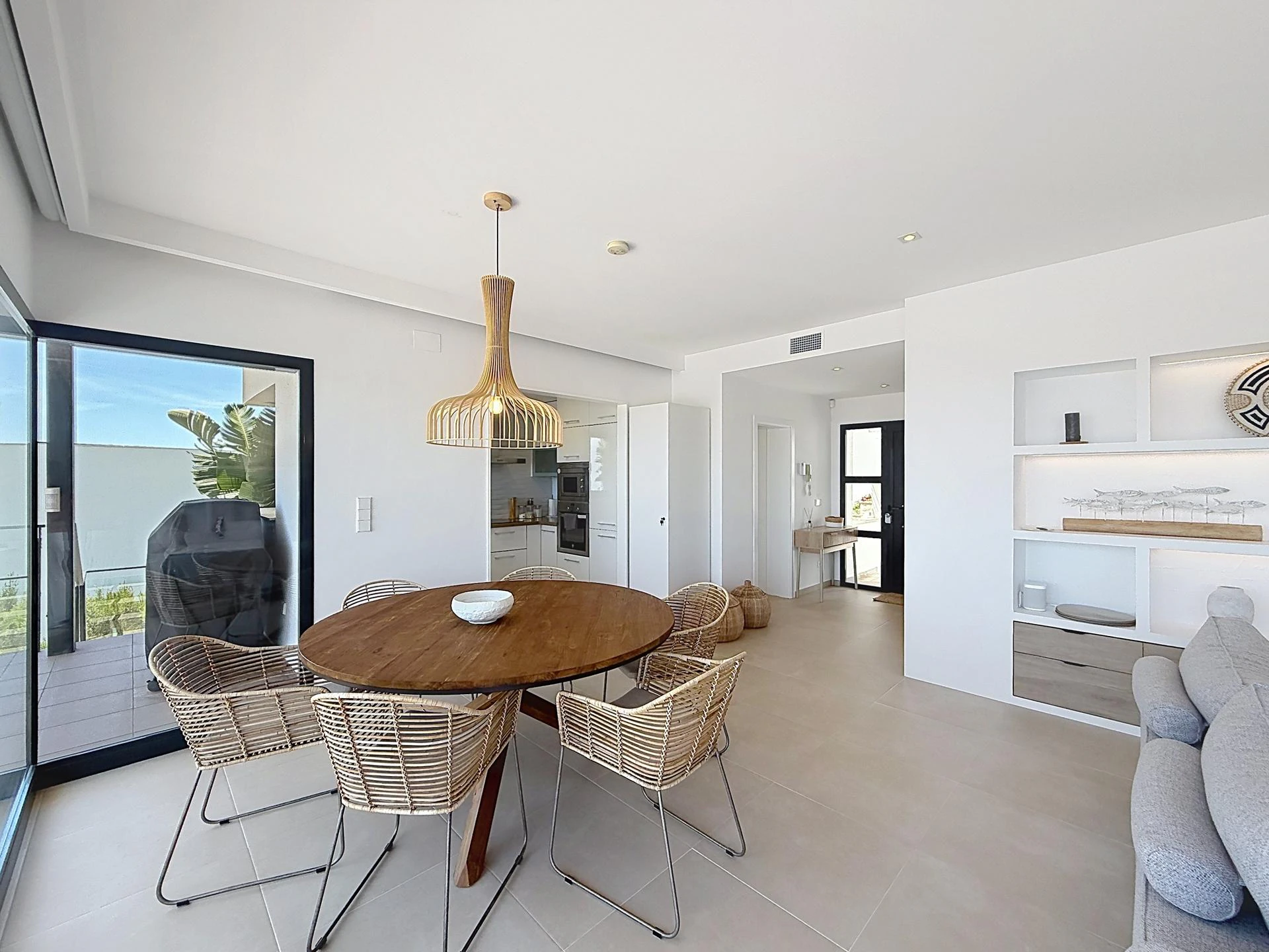 Villa contemporánea con vistas al mar y piscina desbordante privada en Residencial Magnolias, Cumbre del Sol