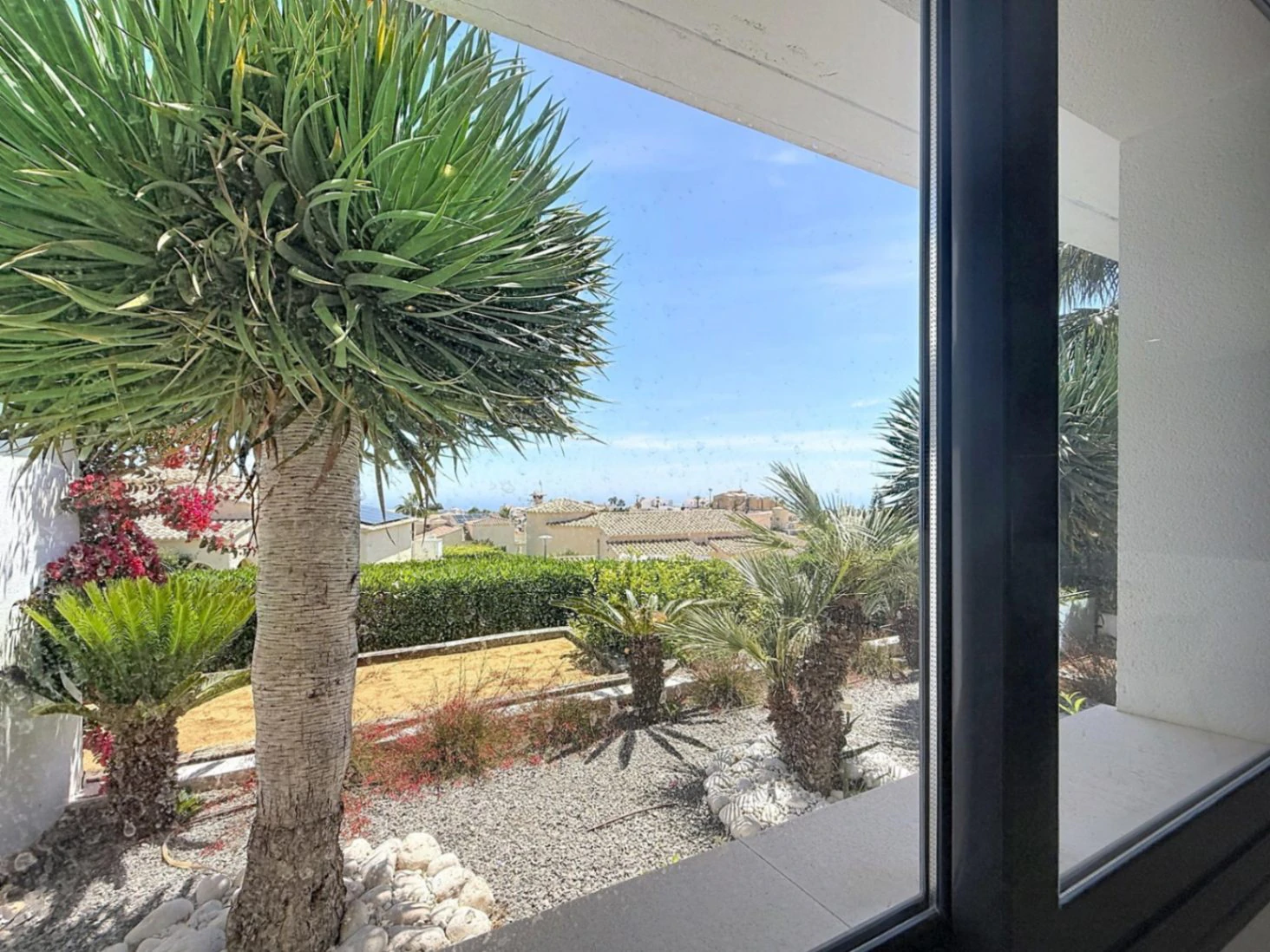 Villa contemporánea con vistas al mar y piscina desbordante privada en Residencial Magnolias, Cumbre del Sol