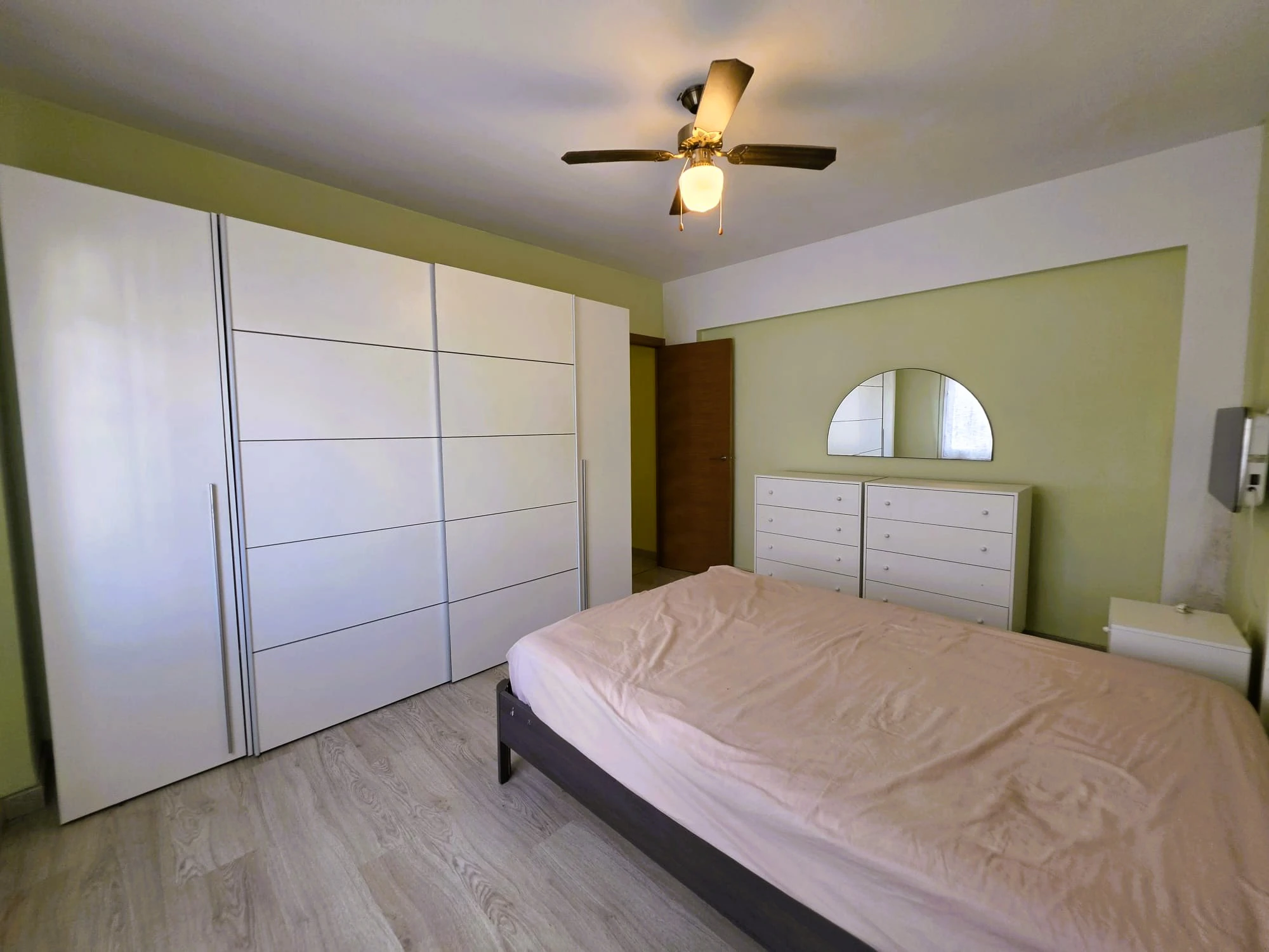 Amplio apartamento de 4 habitaciones en venta - Jalón