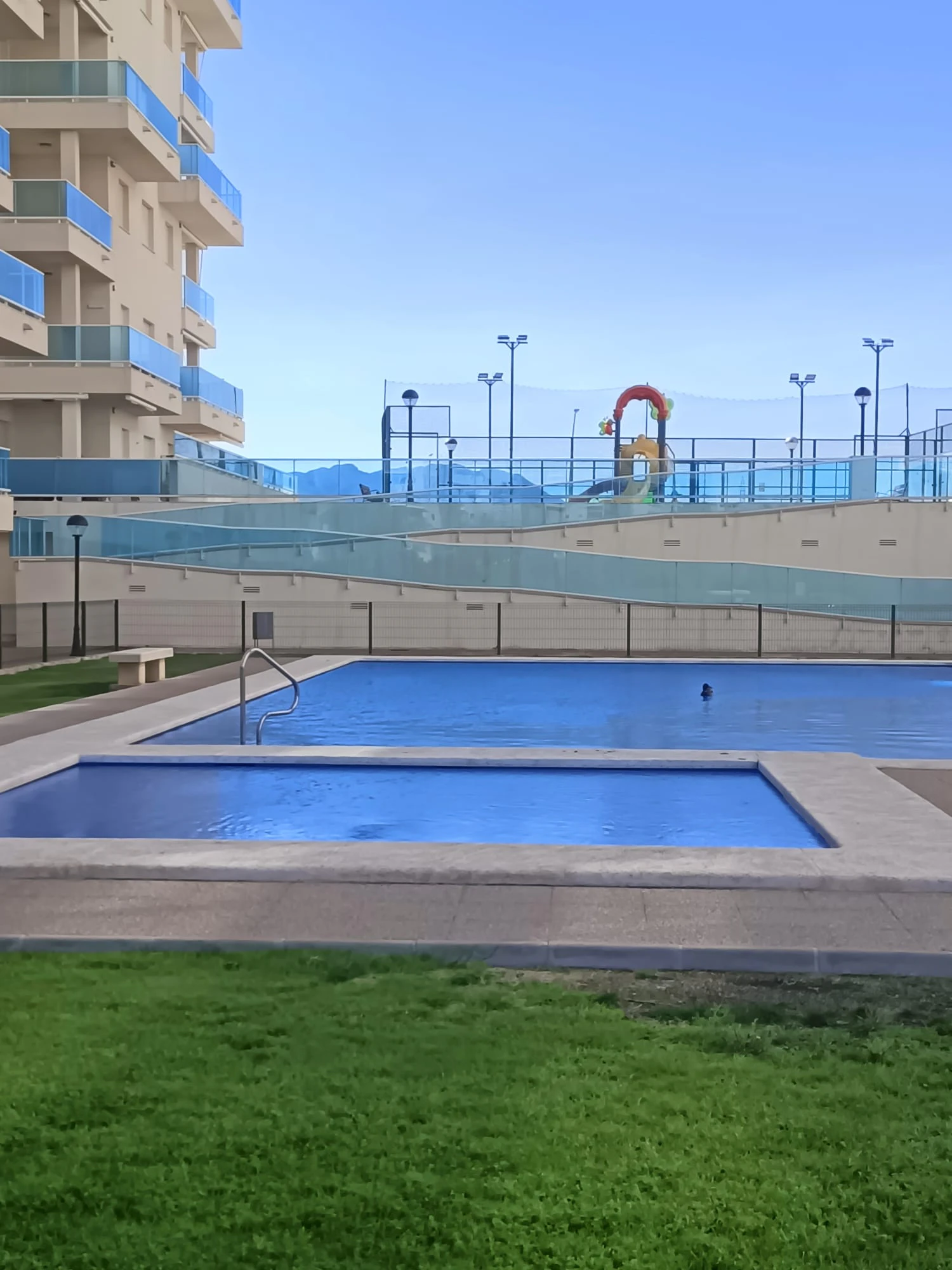 Ático dúplex con vistas panorámicas al mar – Exclusividad a 100 metros de la playa