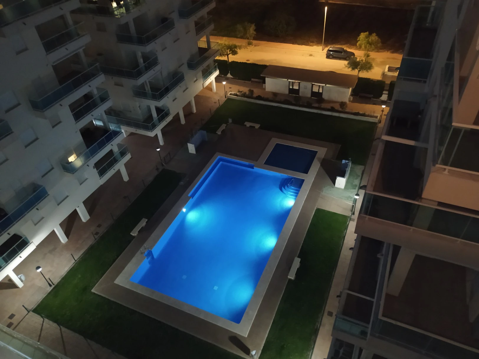 Ático dúplex con vistas panorámicas al mar – Exclusividad a 100 metros de la playa
