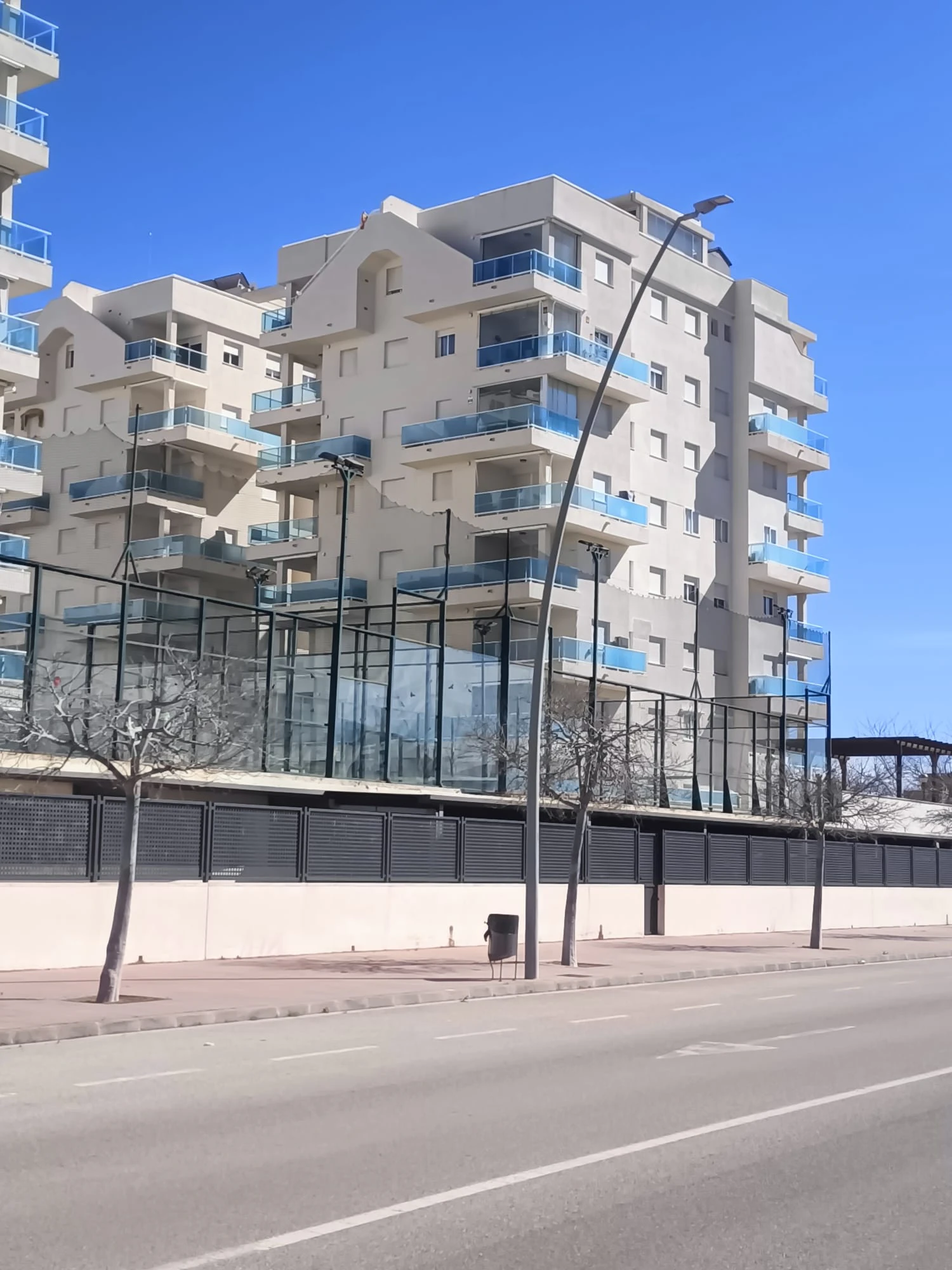 Ático dúplex con vistas panorámicas al mar – Exclusividad a 100 metros de la playa