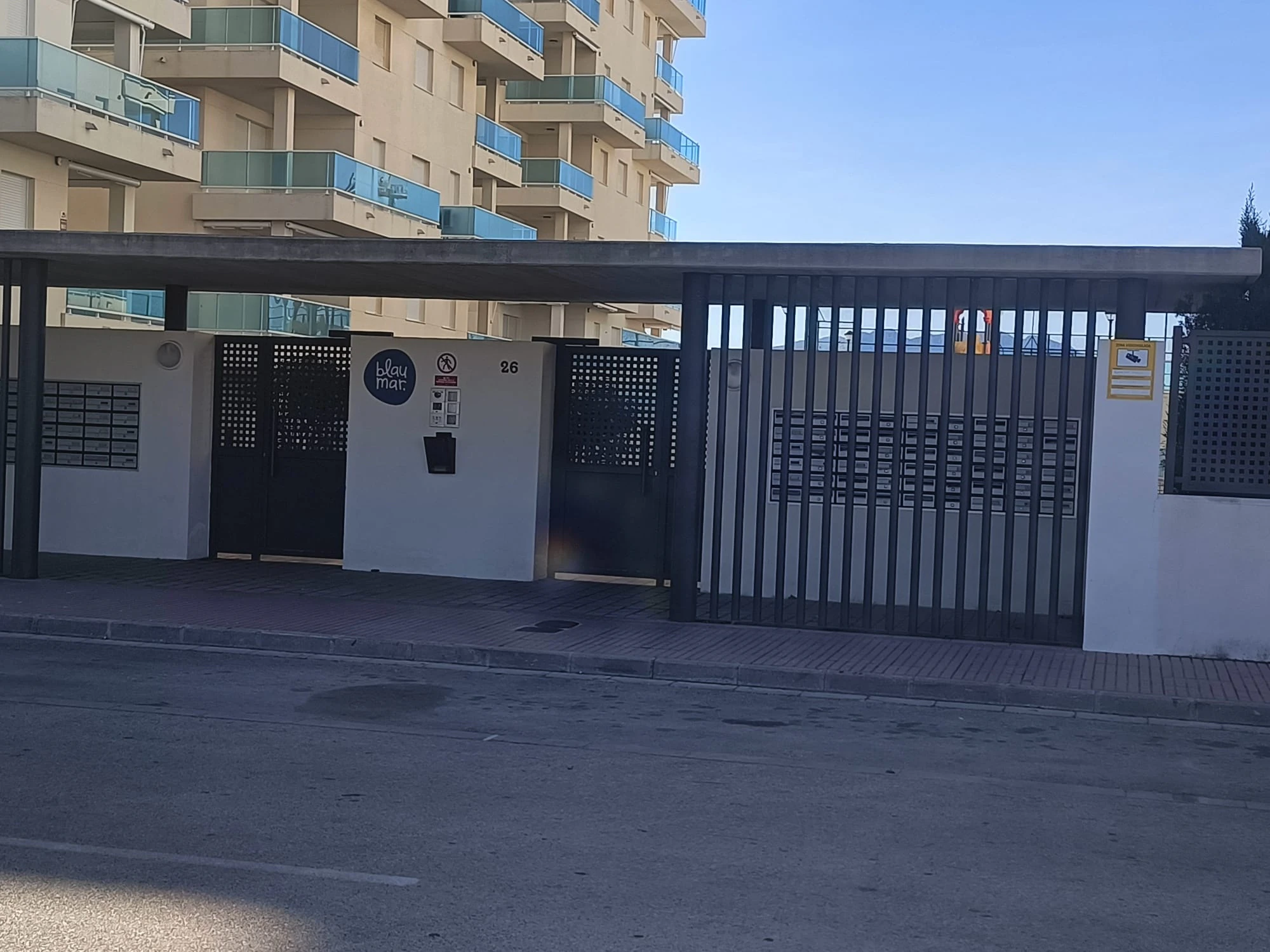 Ático dúplex con vistas panorámicas al mar – Exclusividad a 100 metros de la playa