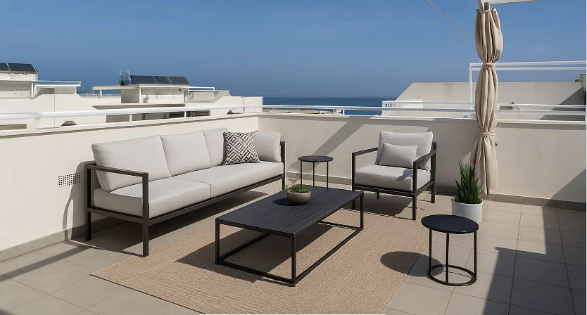 Ático dúplex con vistas panorámicas al mar – Exclusividad a 100 metros de la playa