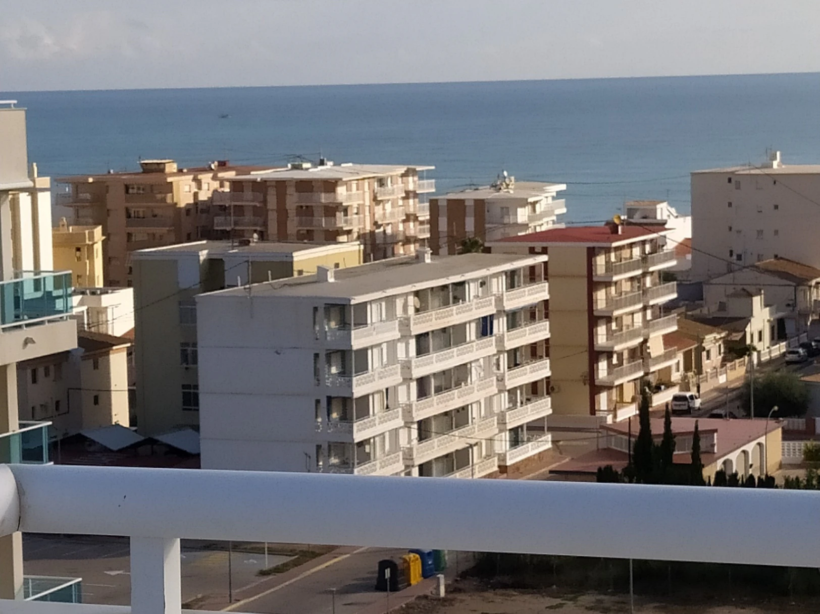 Ático dúplex con vistas panorámicas al mar – Exclusividad a 100 metros de la playa