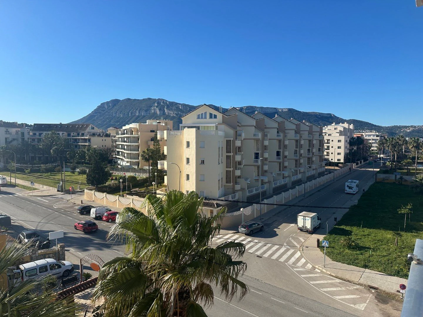 A004 - Apartamento en primera linea de playa con vistas al mar en Denia