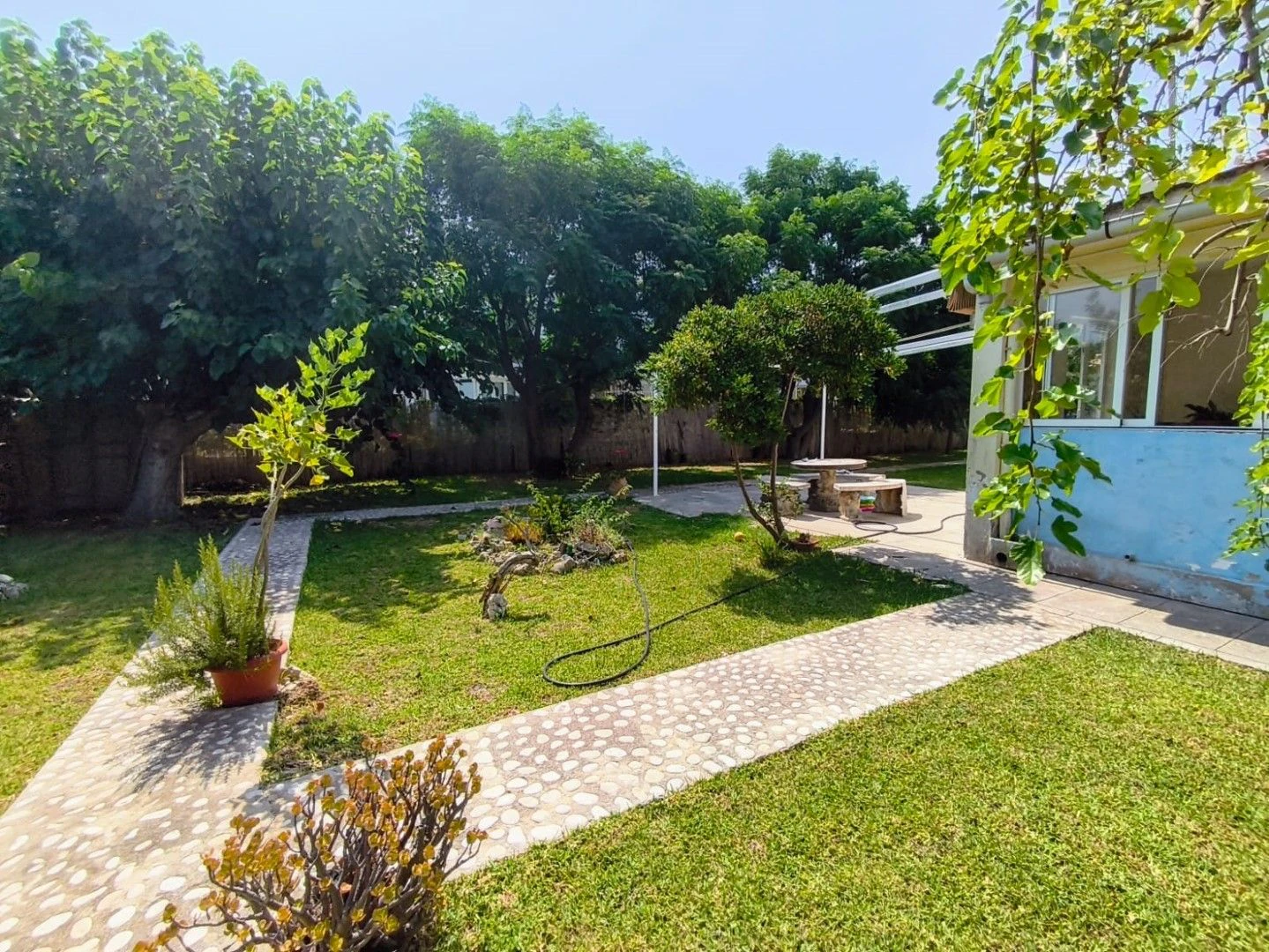 V13 - Chalet on the front line of the beach in Denia for sale