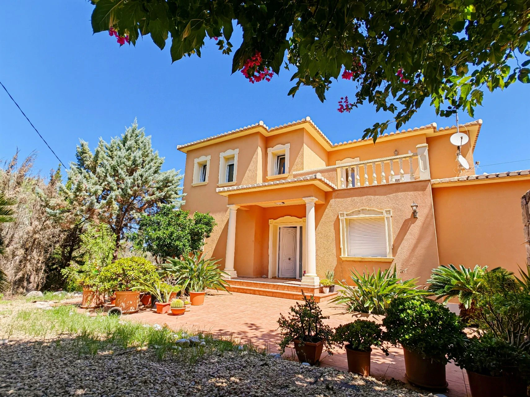 FIC072106 - Gran chalet/villa en venta  muy   amplia  con piscina privada  en Denia
