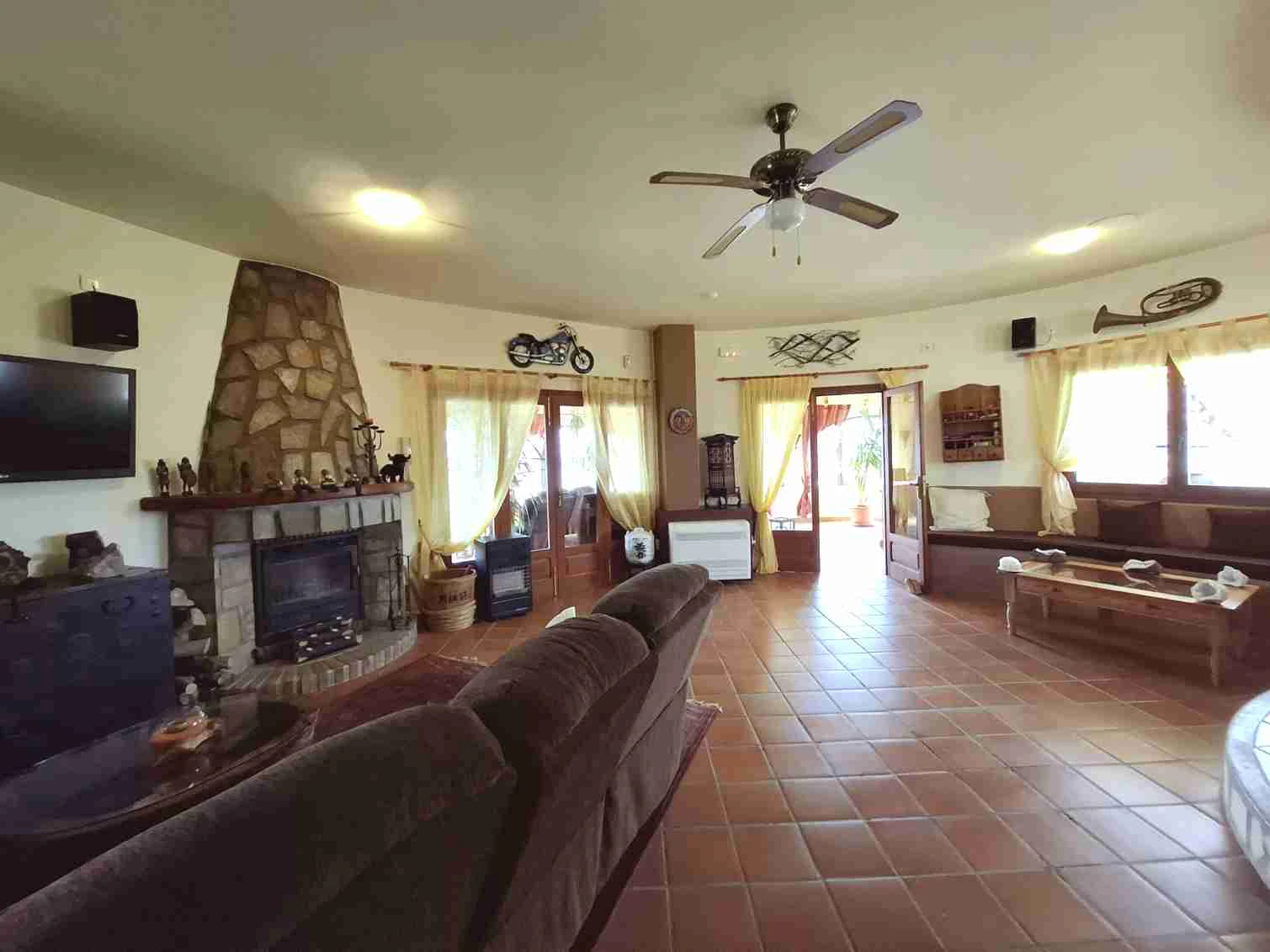 HH-CD346809 - Establecimiento de ocio o hostelería con vivienda propia en venta en Sanet y Negrals
