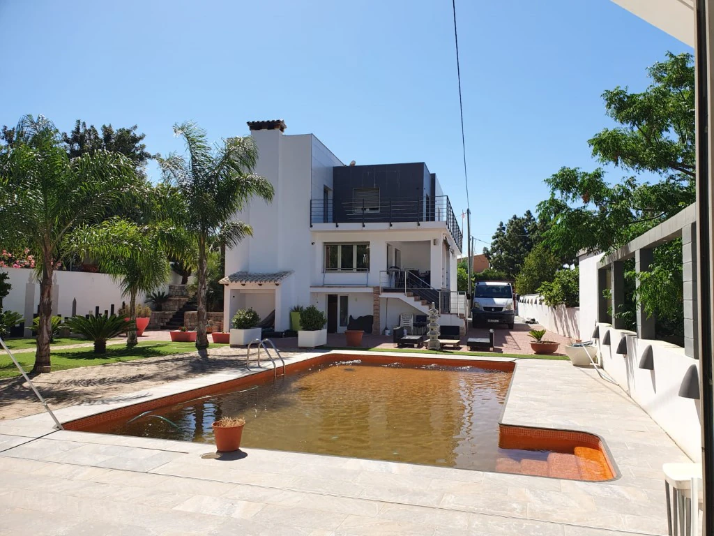 VP22 - Chalet renovado en Denia en venta con vistas al Mar