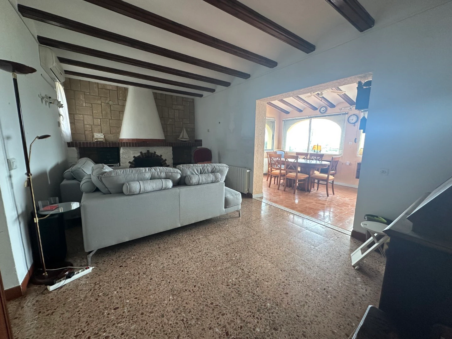V02 - Chalet en La Xara de 3 dormitorios con garaje y parcela privada con vistas parciales al mar.