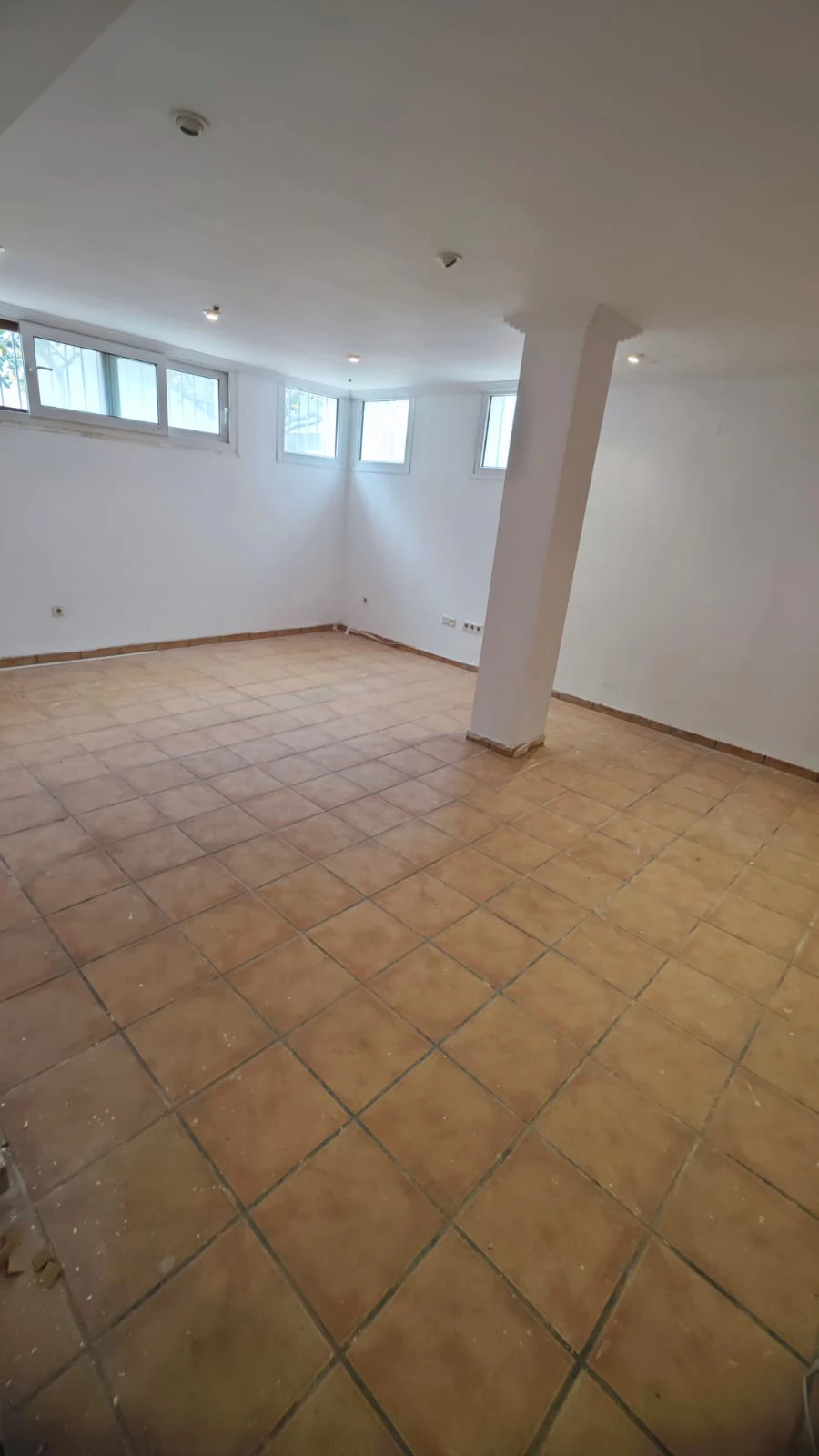 VILLA À 1 KM DU CENTRE DANS UN QUARTIER RÉSIDENTIEL