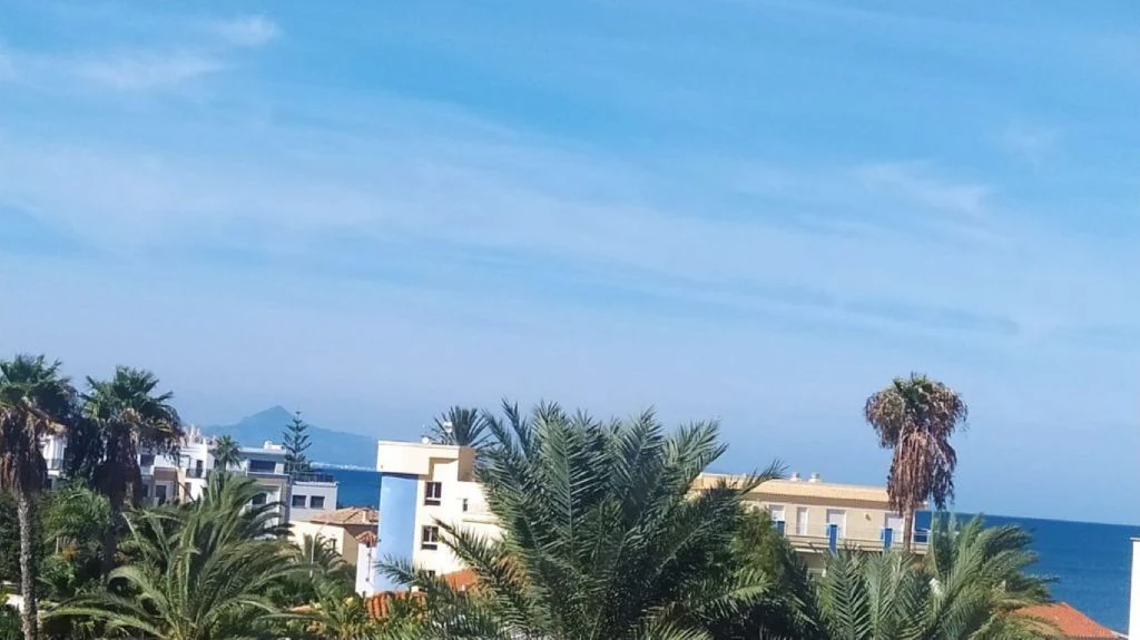 L-SC846270 - Ático con vistas, terraza y piscina a poca distancia del mar en Denia.