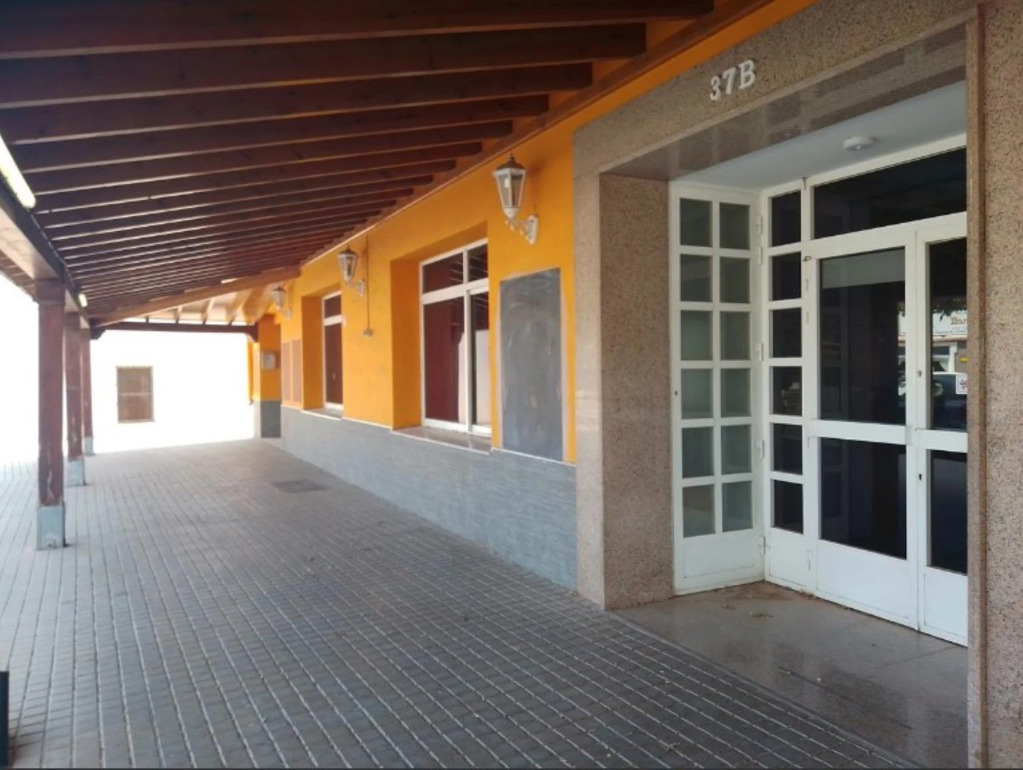 L07 - Edificio y negocio de hostal en venta en Denia, alicante.
