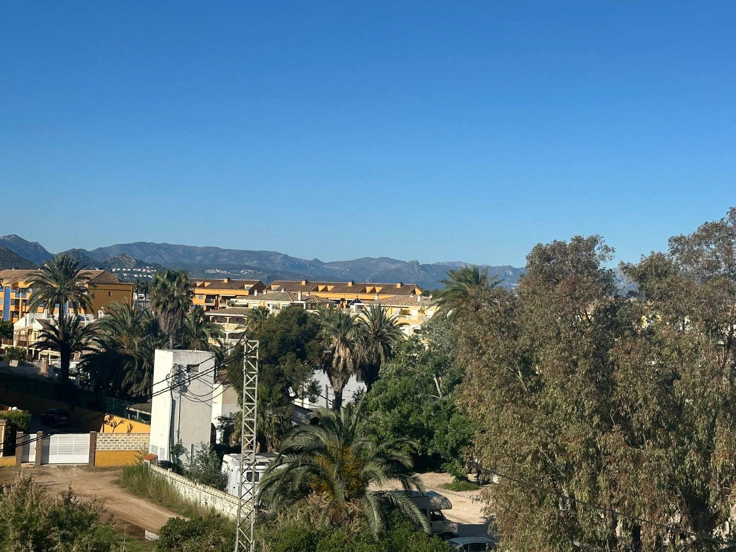 A004 - Apartamento en primera linea de playa con vistas al mar en Denia