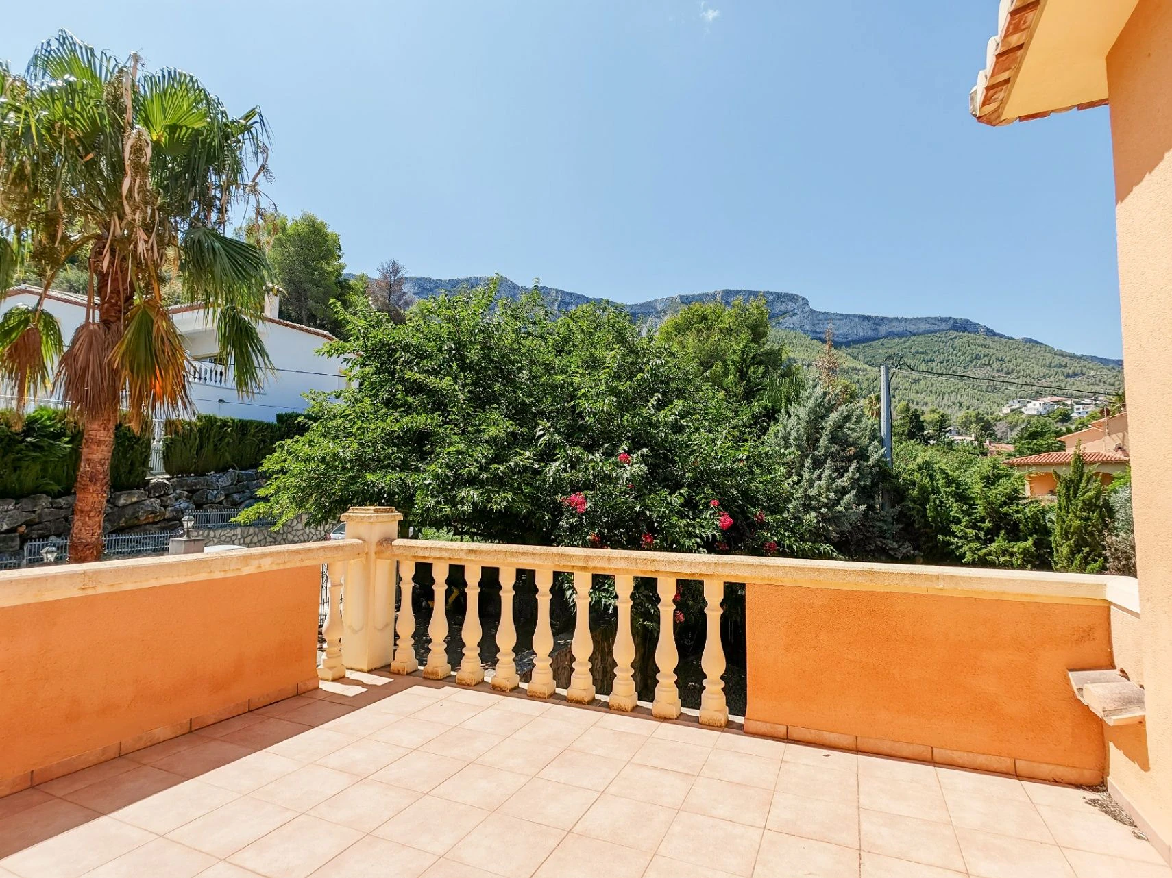 FIC072106 - Gran chalet/villa en venta  muy   amplia  con piscina privada  en Denia