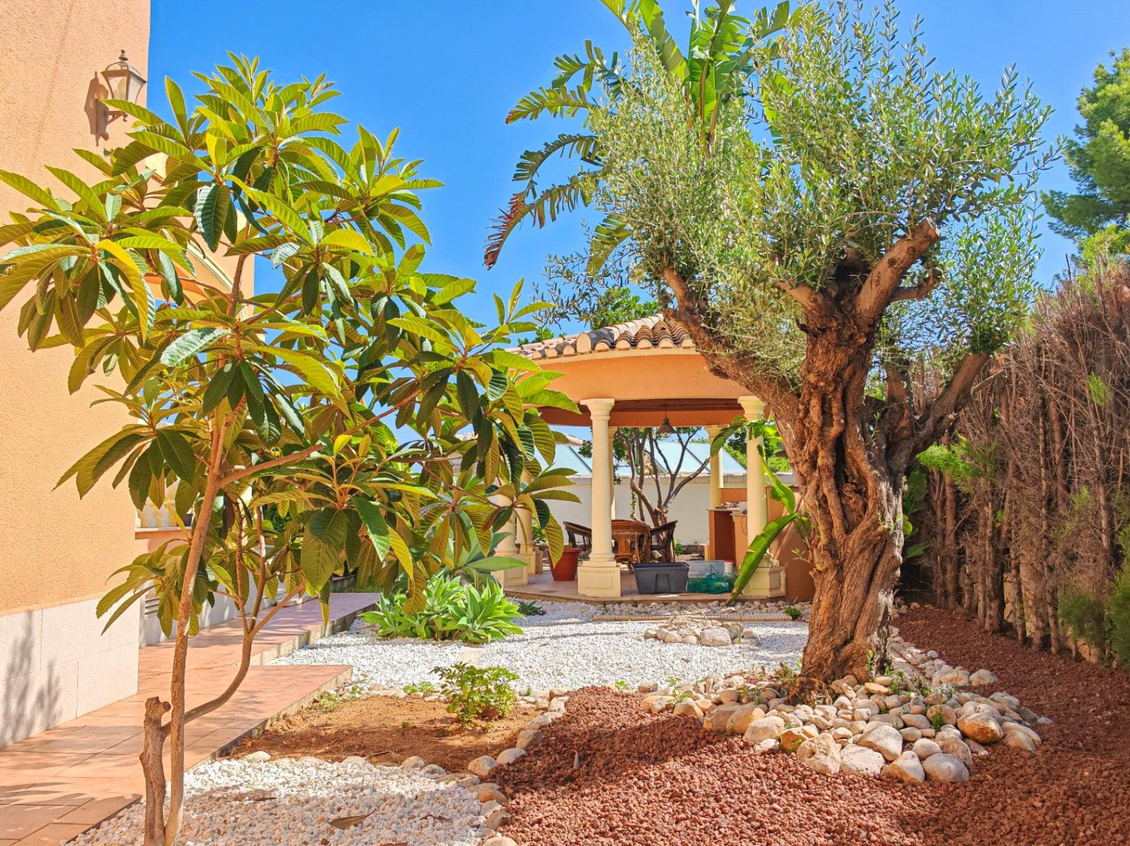 FIC072106 - Gran chalet/villa en venta  muy   amplia  con piscina privada  en Denia