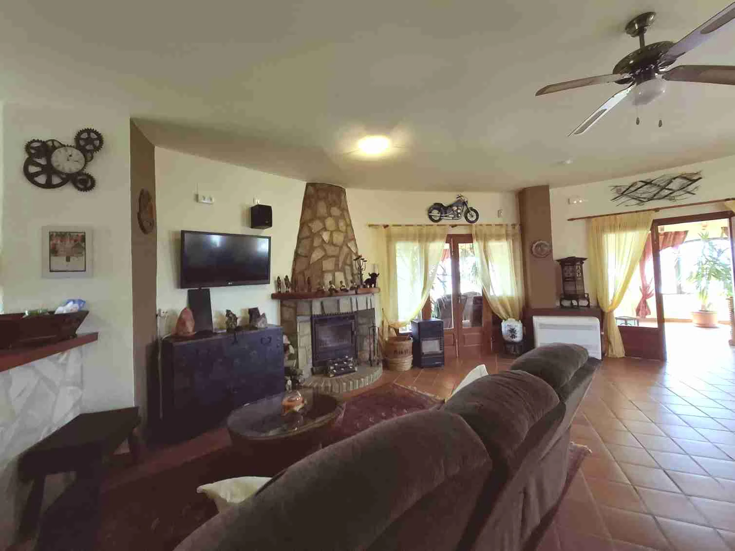 HH-CD346809 - Establecimiento de ocio o hostelería con vivienda propia en venta en Sanet y Negrals
