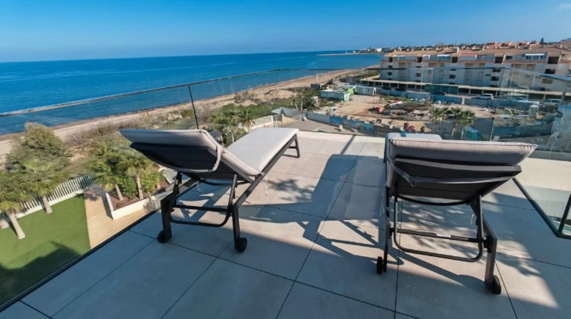 A25 - Atico en primera linea de playa con vistas al Mar en Denia, alicante