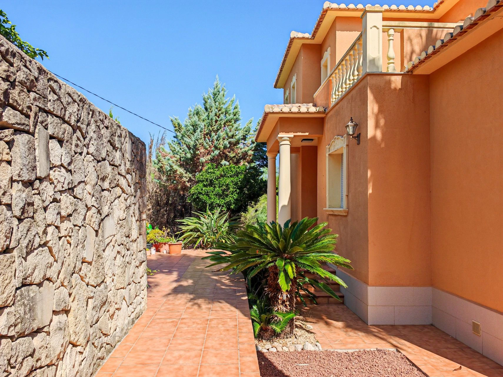 FIC072106 - Gran chalet/villa en venta  muy   amplia  con piscina privada  en Denia