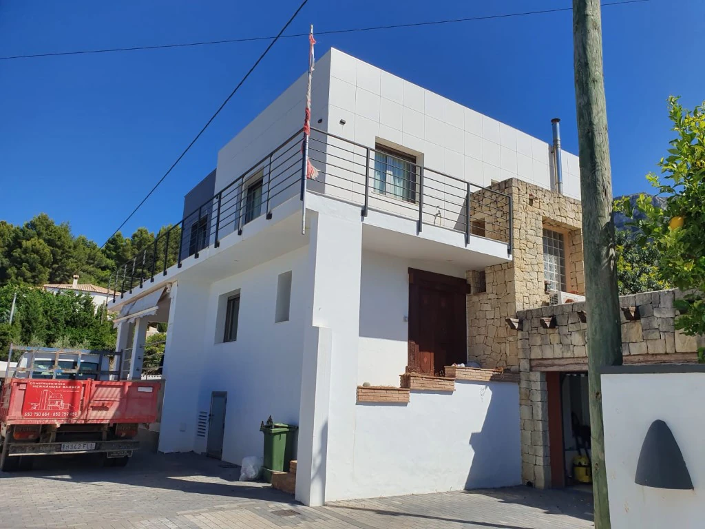 VP22 - Chalet renovado en Denia en venta con vistas al Mar