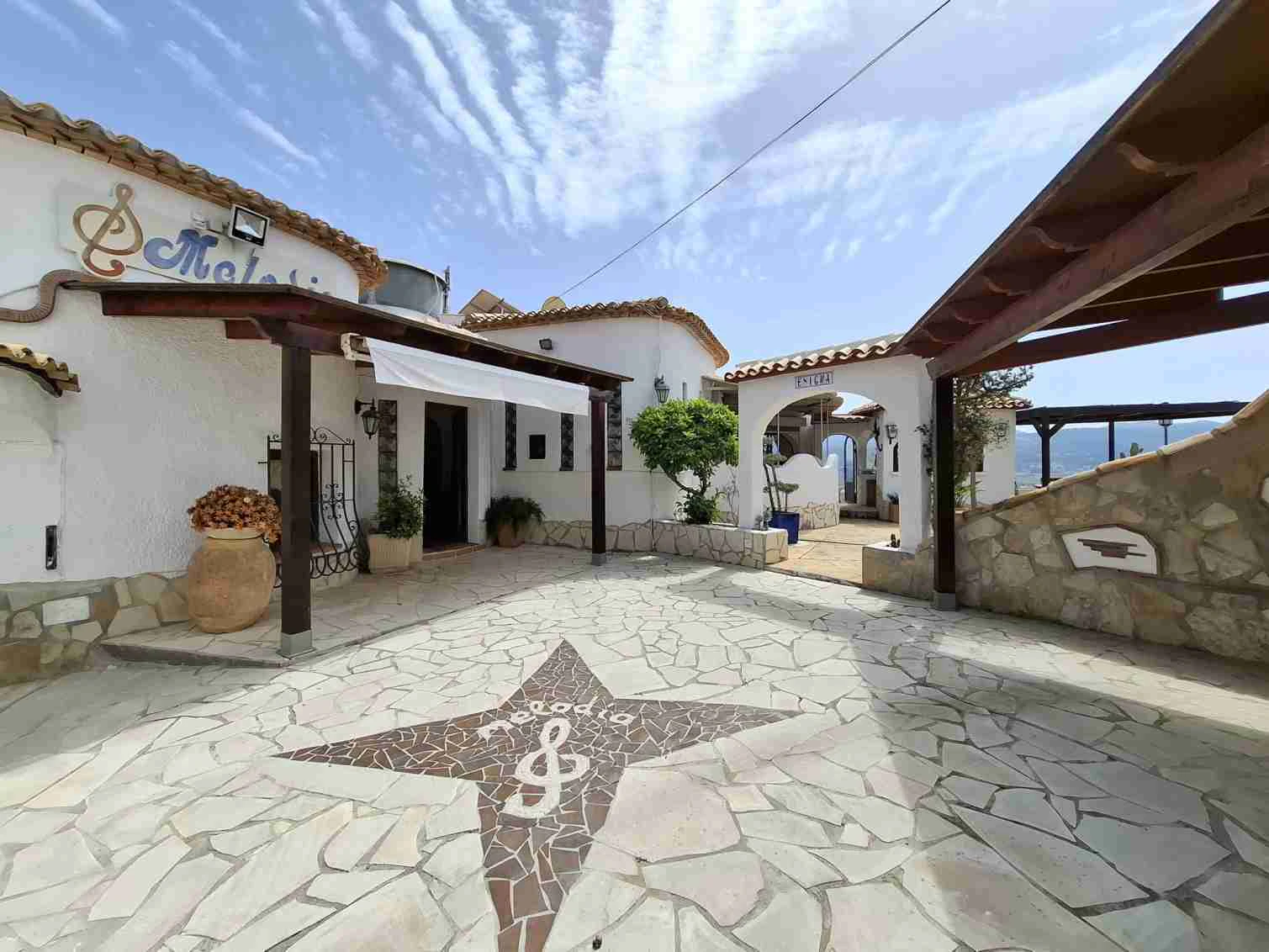 HH-CD346809 - Establecimiento de ocio o hostelería con vivienda propia en venta en Sanet y Negrals