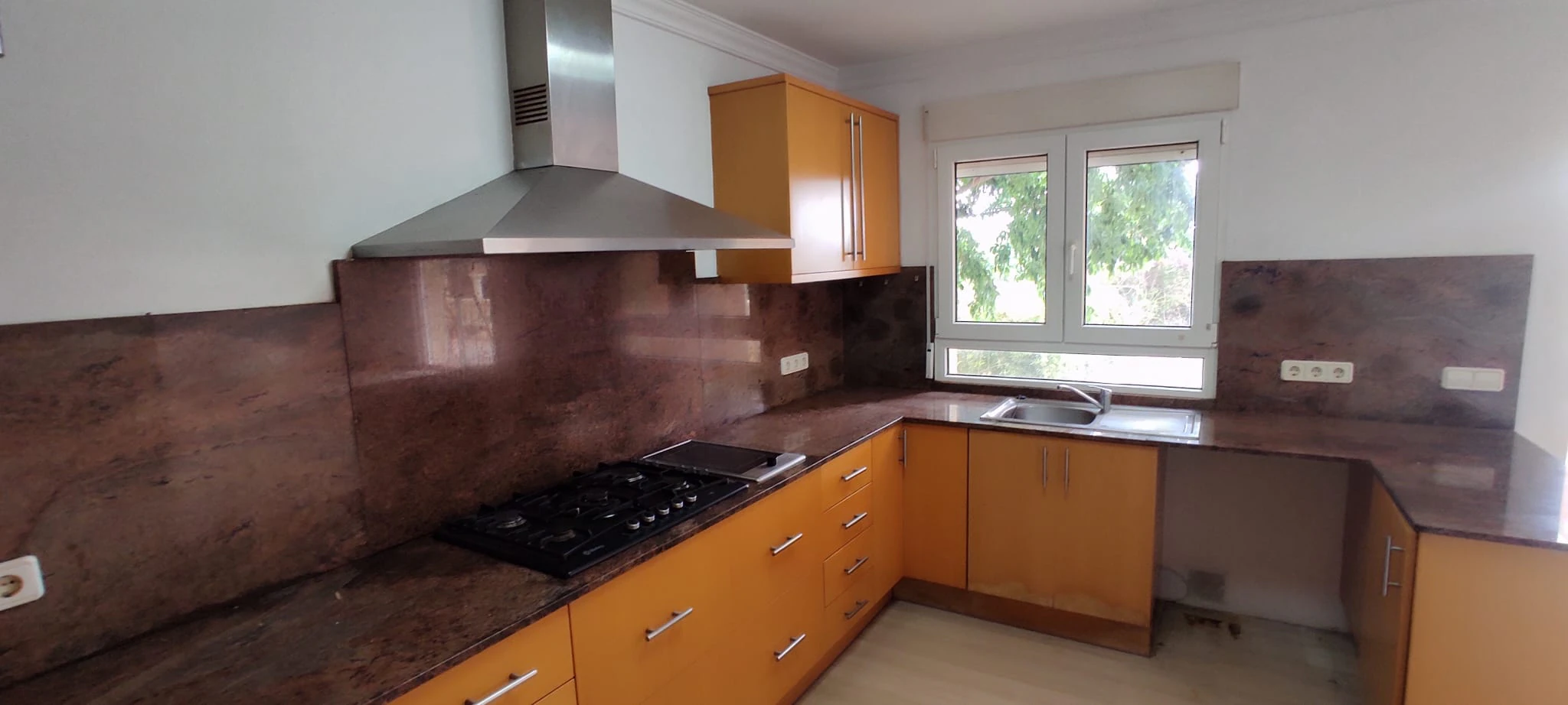 FIC072106 - Gran chalet/villa en venta  muy   amplia  con piscina privada  en Denia
