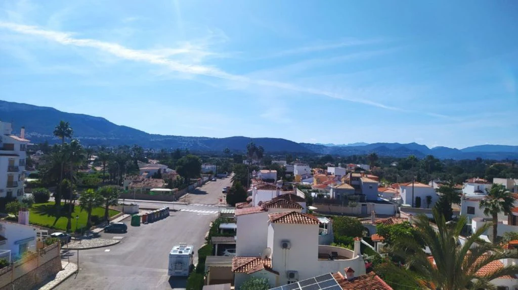 L-SC846270 - Ático con vistas, terraza y piscina a poca distancia del mar en Denia.
