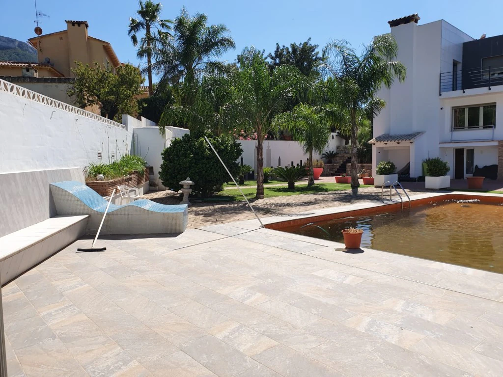 VP22 - Chalet renovado en Denia en venta con vistas al Mar