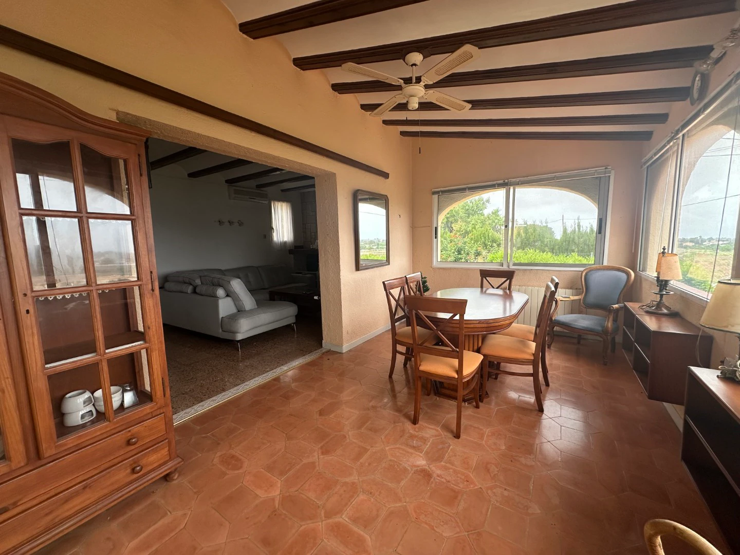 V02 - Chalet en La Xara de 3 dormitorios con garaje y parcela privada con vistas parciales al mar.