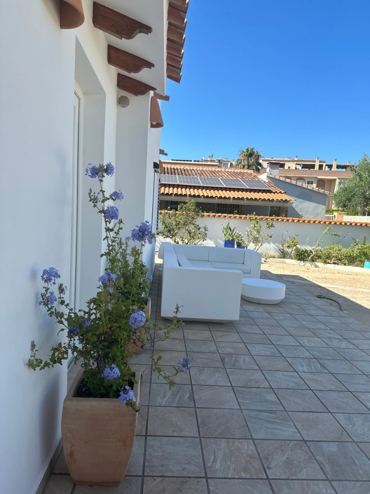 VP11 - Chalet renovado en primera linea de la playa en Denia