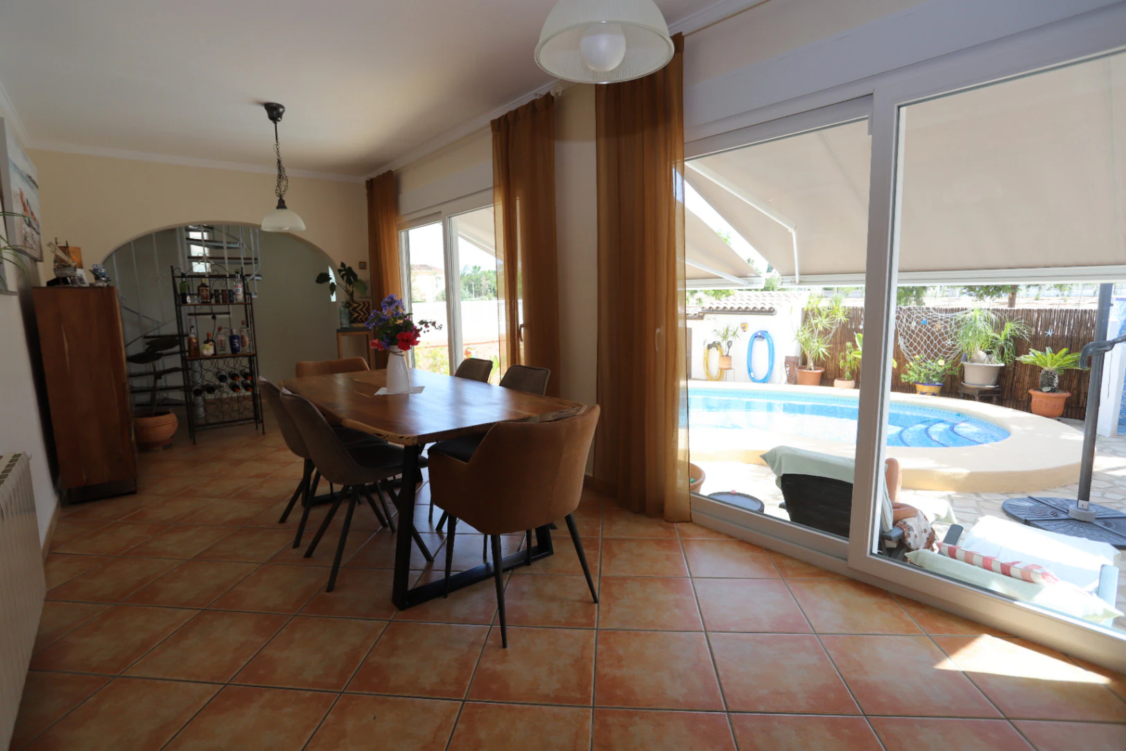 SLM309878 - Villa unifamiliar bien cuidada en Els Poblets – Ubicación privilegiada frente a un bonito parque