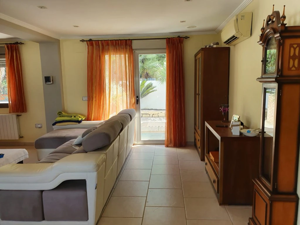 VP22 - Chalet renovado en Denia en venta con vistas al Mar
