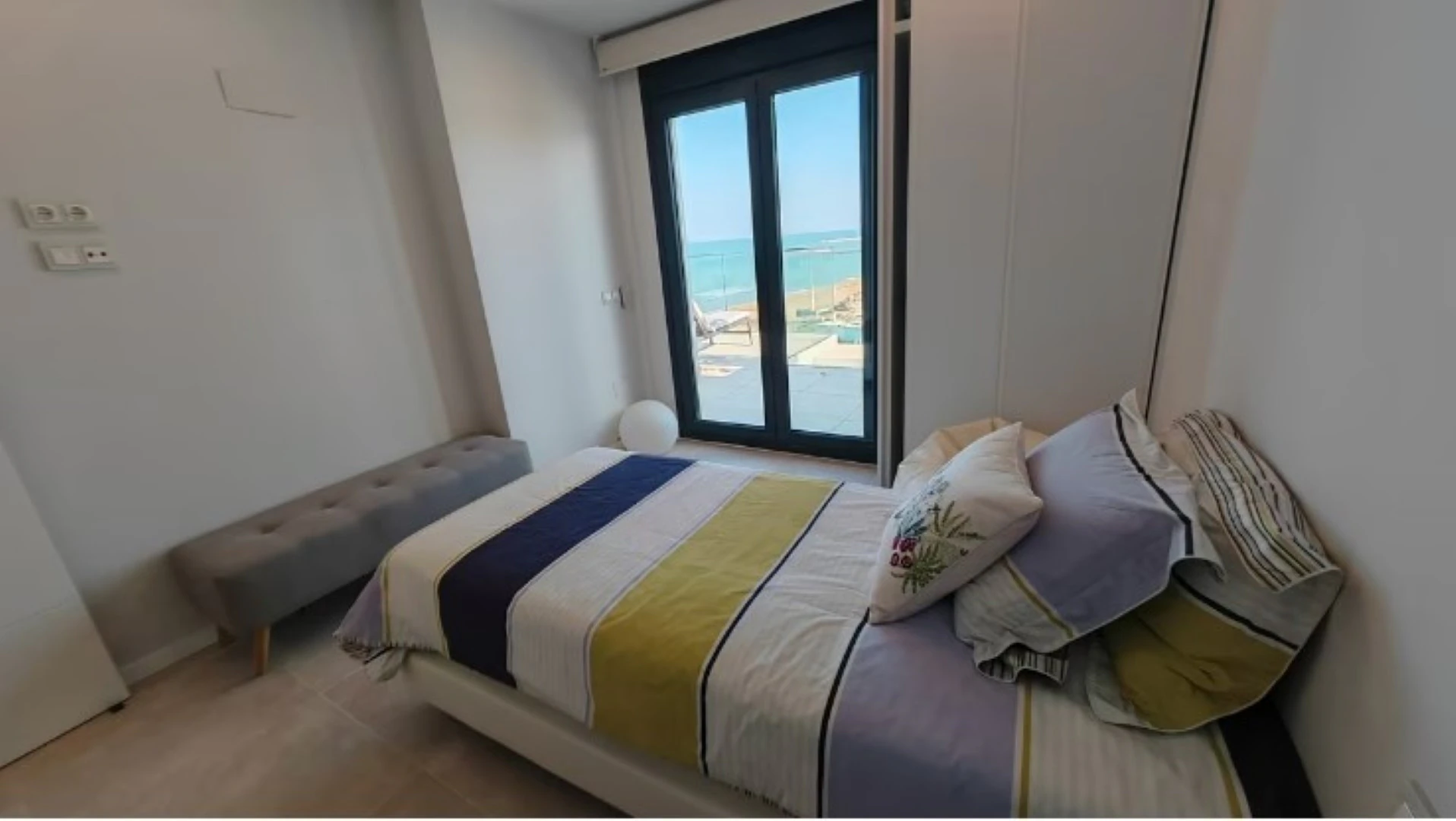 A25 - Atico en primera linea de playa con vistas al Mar en Denia, alicante