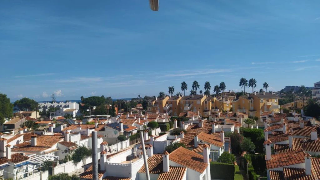 L-SC846270 - Ático con vistas, terraza y piscina a poca distancia del mar en Denia.