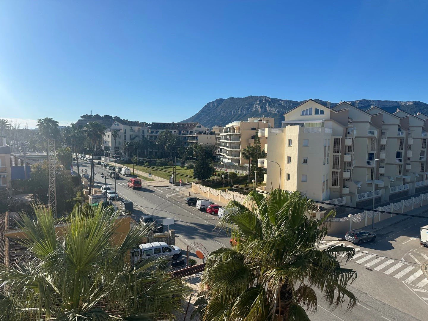 A004 - Apartamento en primera linea de playa con vistas al mar en Denia