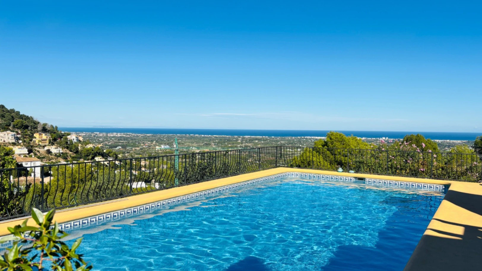 VP12 - Villa en La Sella golf con vistas al Mar, en Alicante, España.