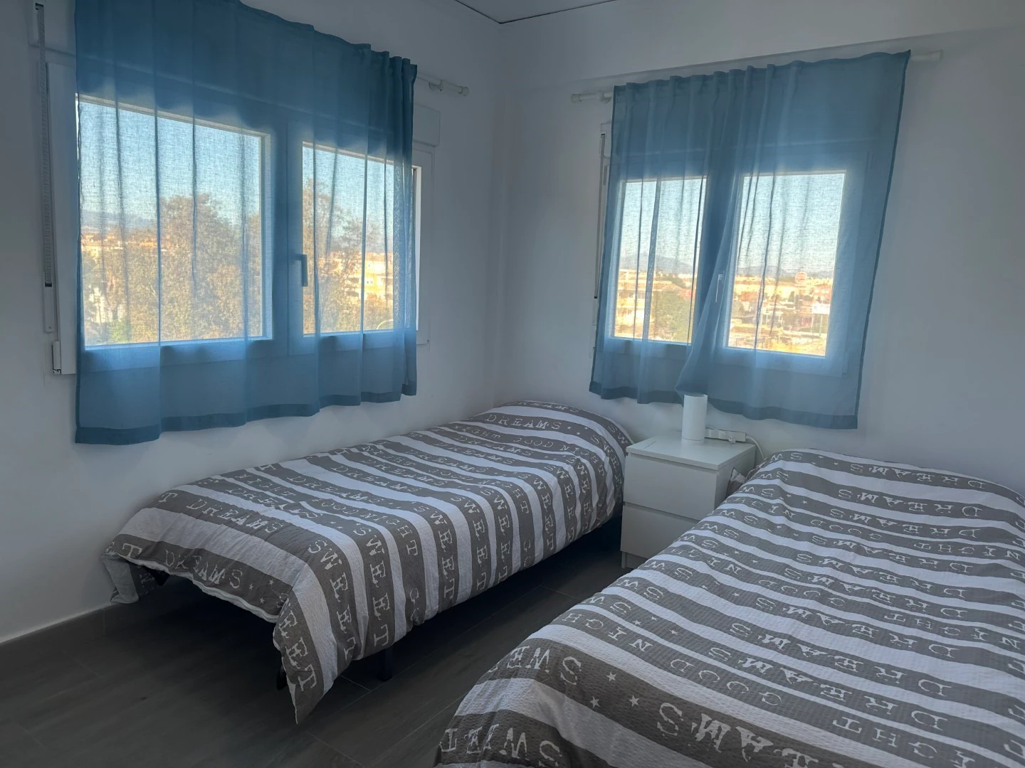 A004 - Apartamento en primera linea de playa con vistas al mar en Denia