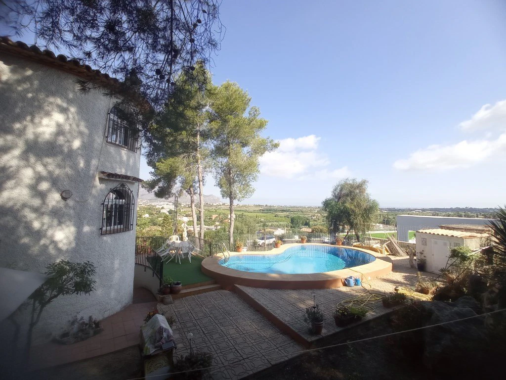 VP8 - Chalet en venta en Pedreguer con vistas