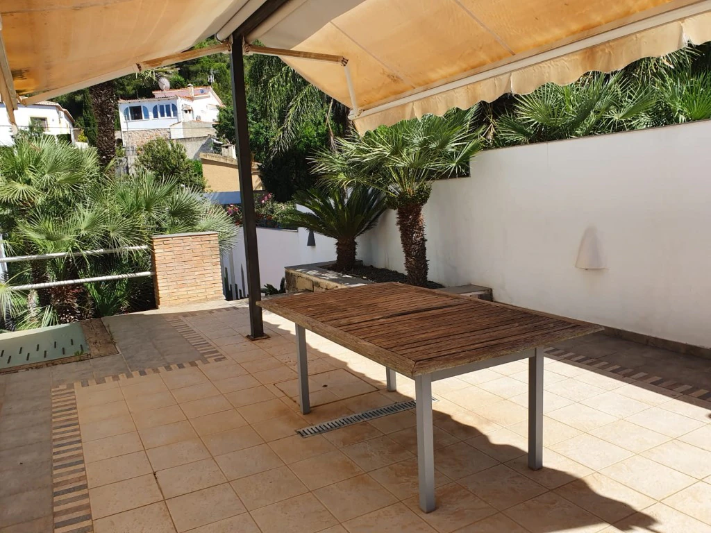 VP22 - Chalet renovado en Denia en venta con vistas al Mar