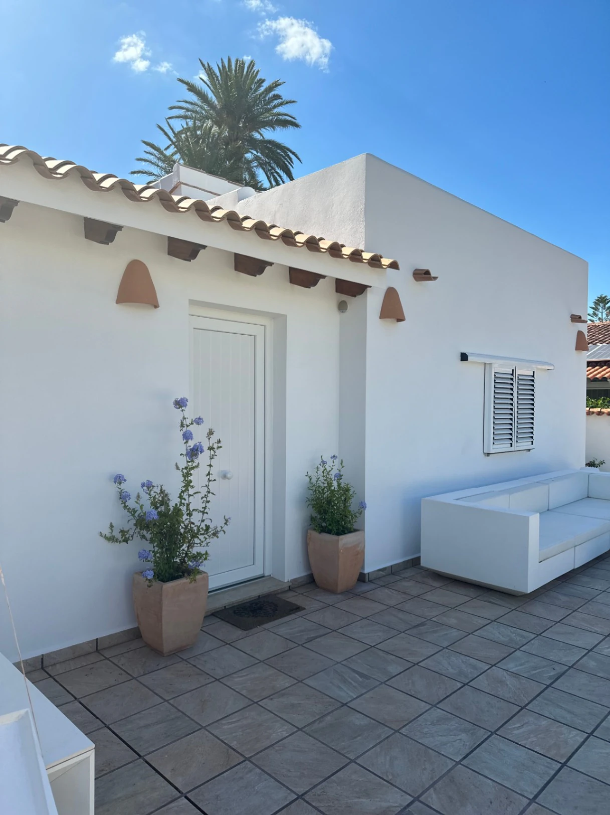 VP11 - Chalet renovado en primera linea de la playa en Denia