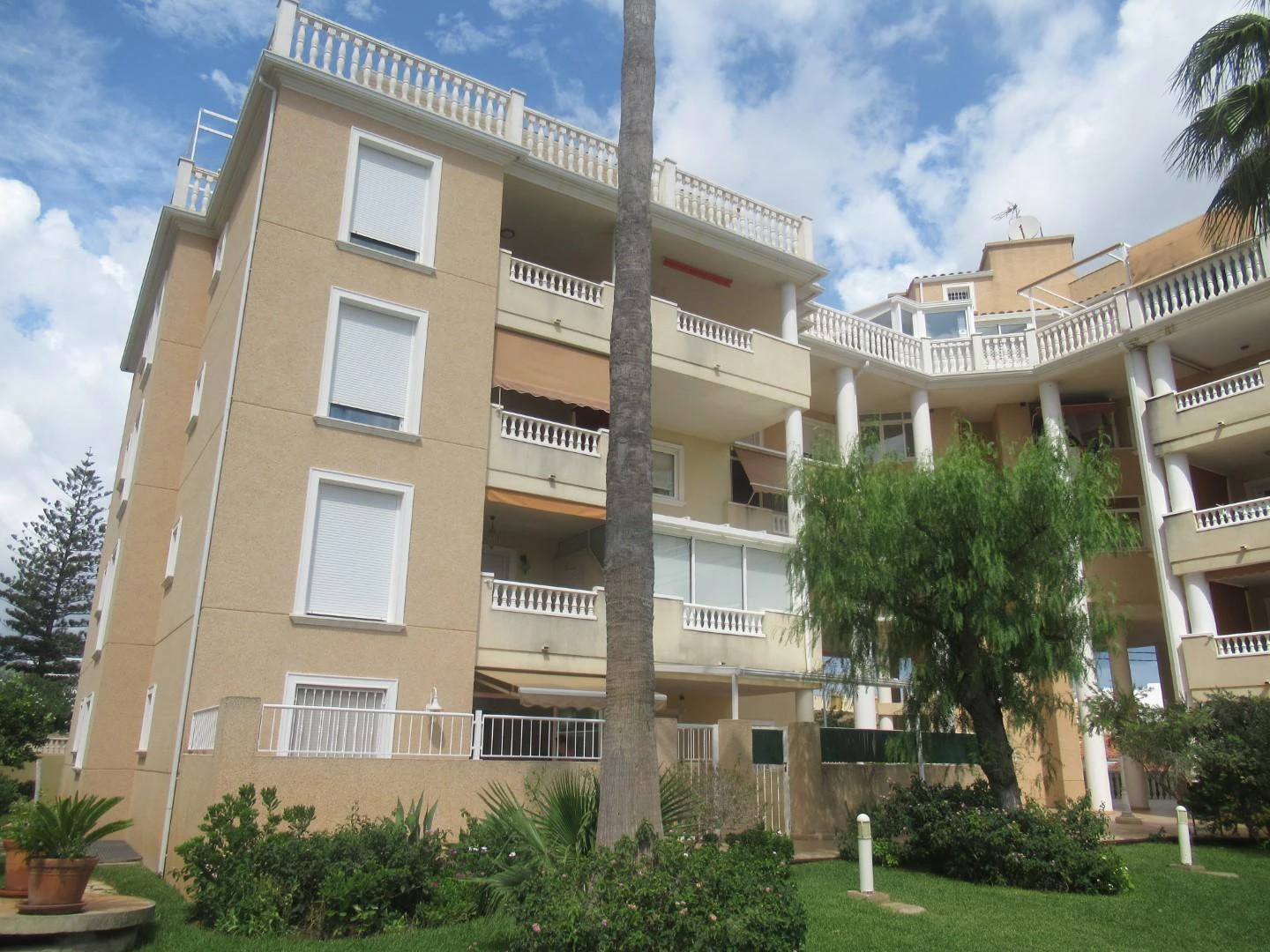 A14 - Apartamento de 3 dormitorios y piscina en venta en DENIA